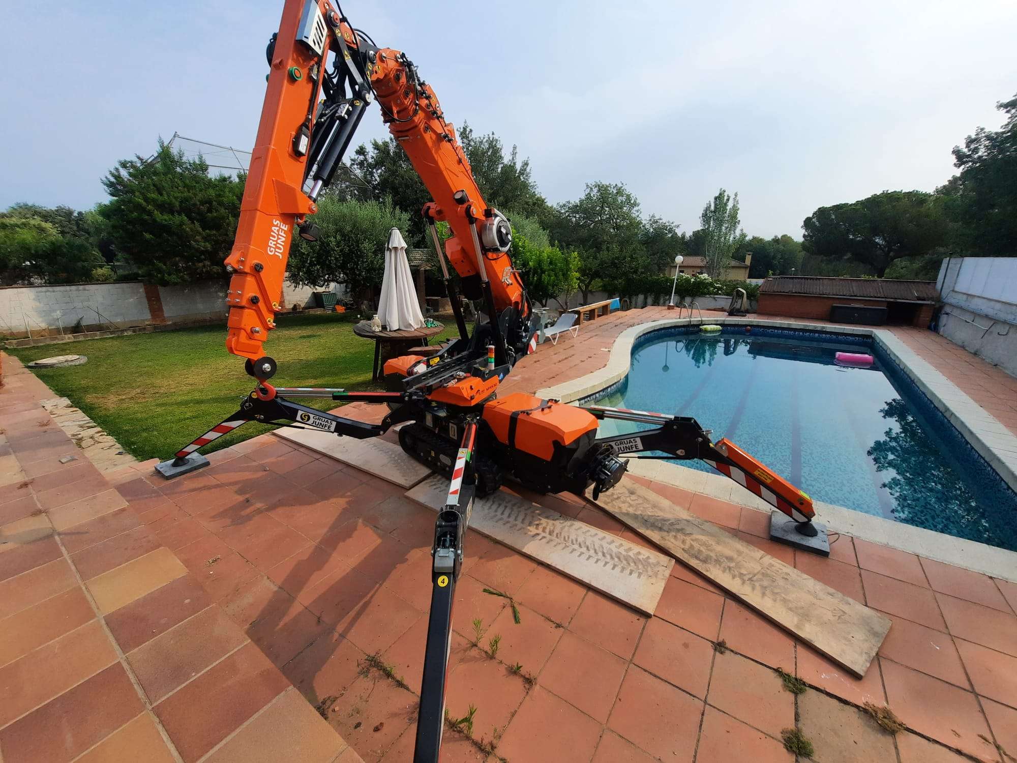 Robot acristalador y minigruas Barcelona